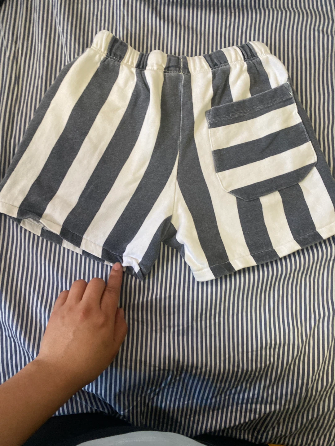 Zara shorts corto size 5-6 años color gris con blanco - photo 2