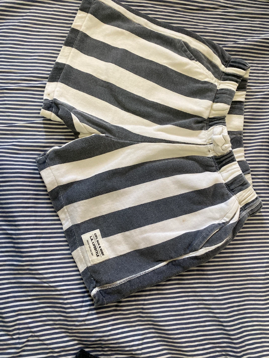 Zara shorts corto size 5-6 años color gris con blanco