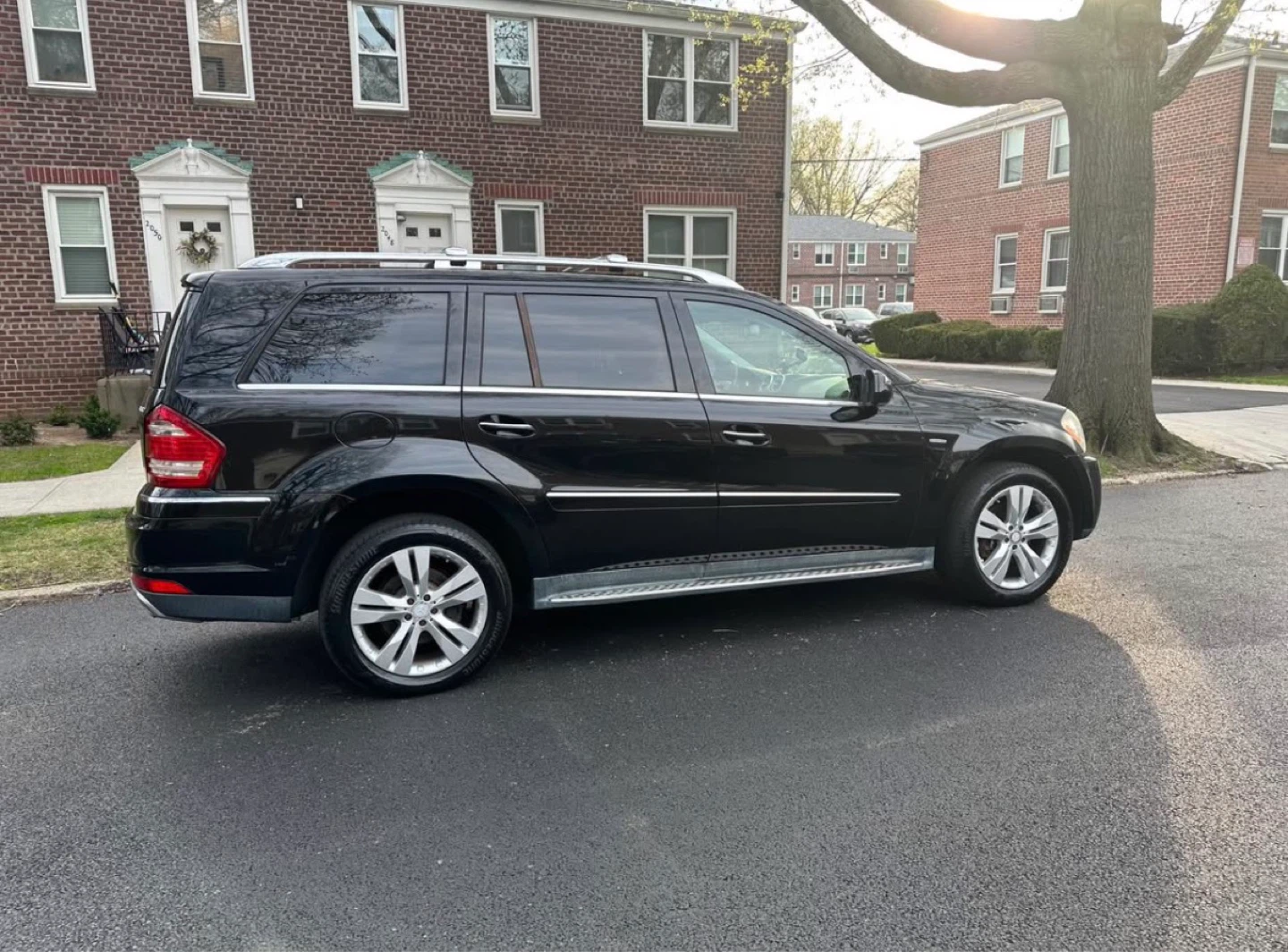 Mercedes-Benz GL-Class SUV - photo 3
