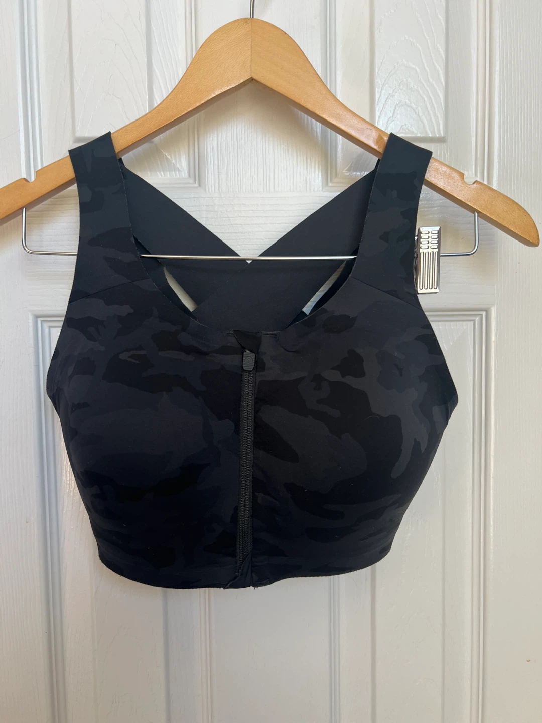 Lululemon Energy Zip-Front Bra 34DD Black Camo