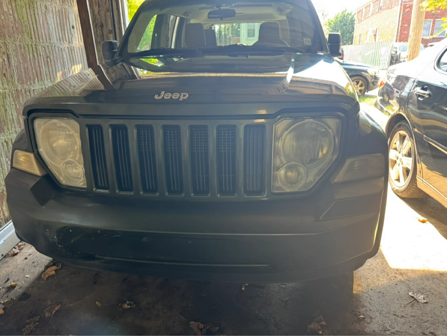 Green Jeep Liberty SUV - photo 5
