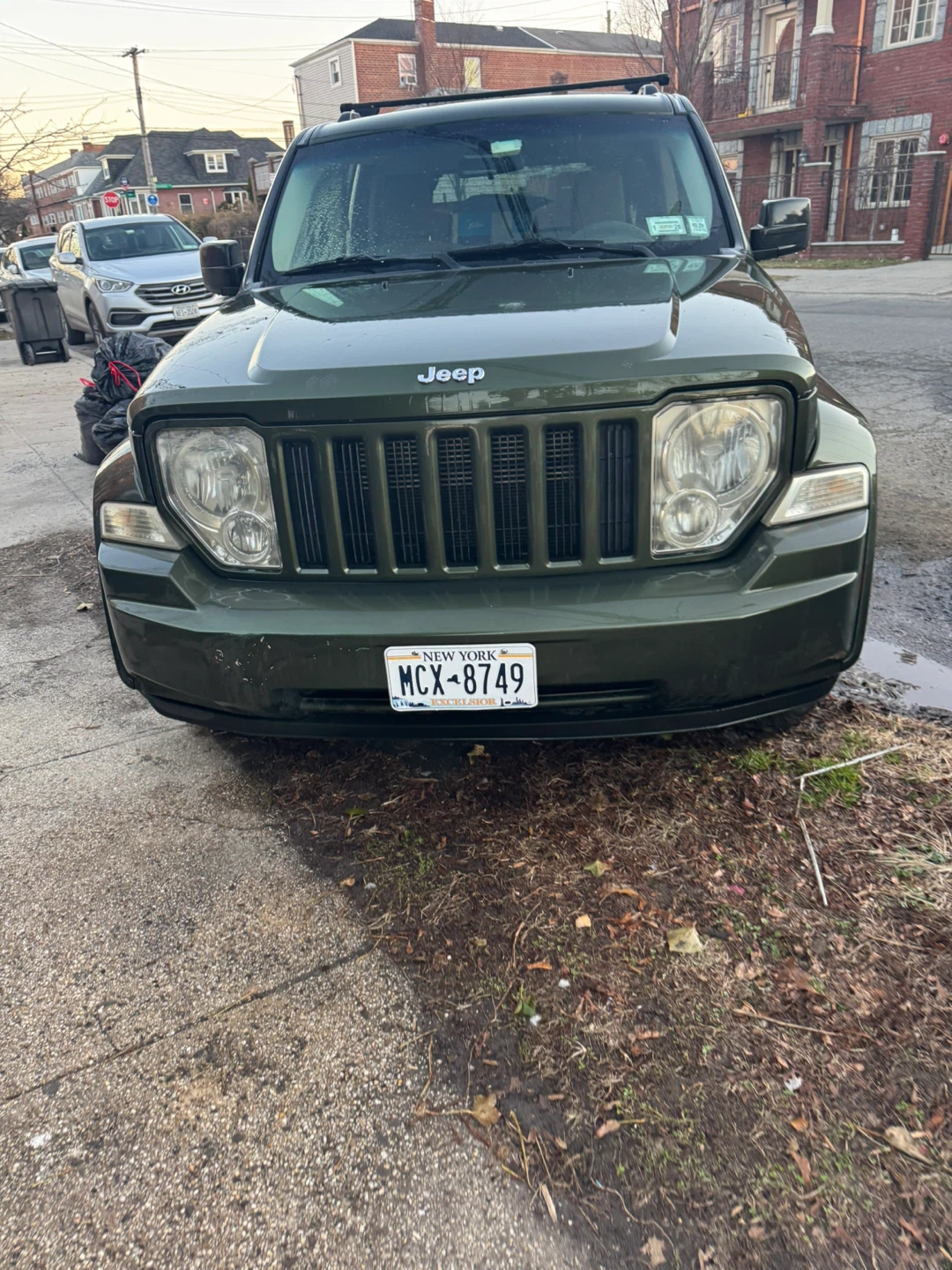 Green Jeep Liberty SUV - photo 2