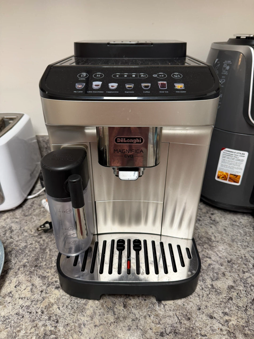DeLonghi Magnifica EVO Coffee Machine