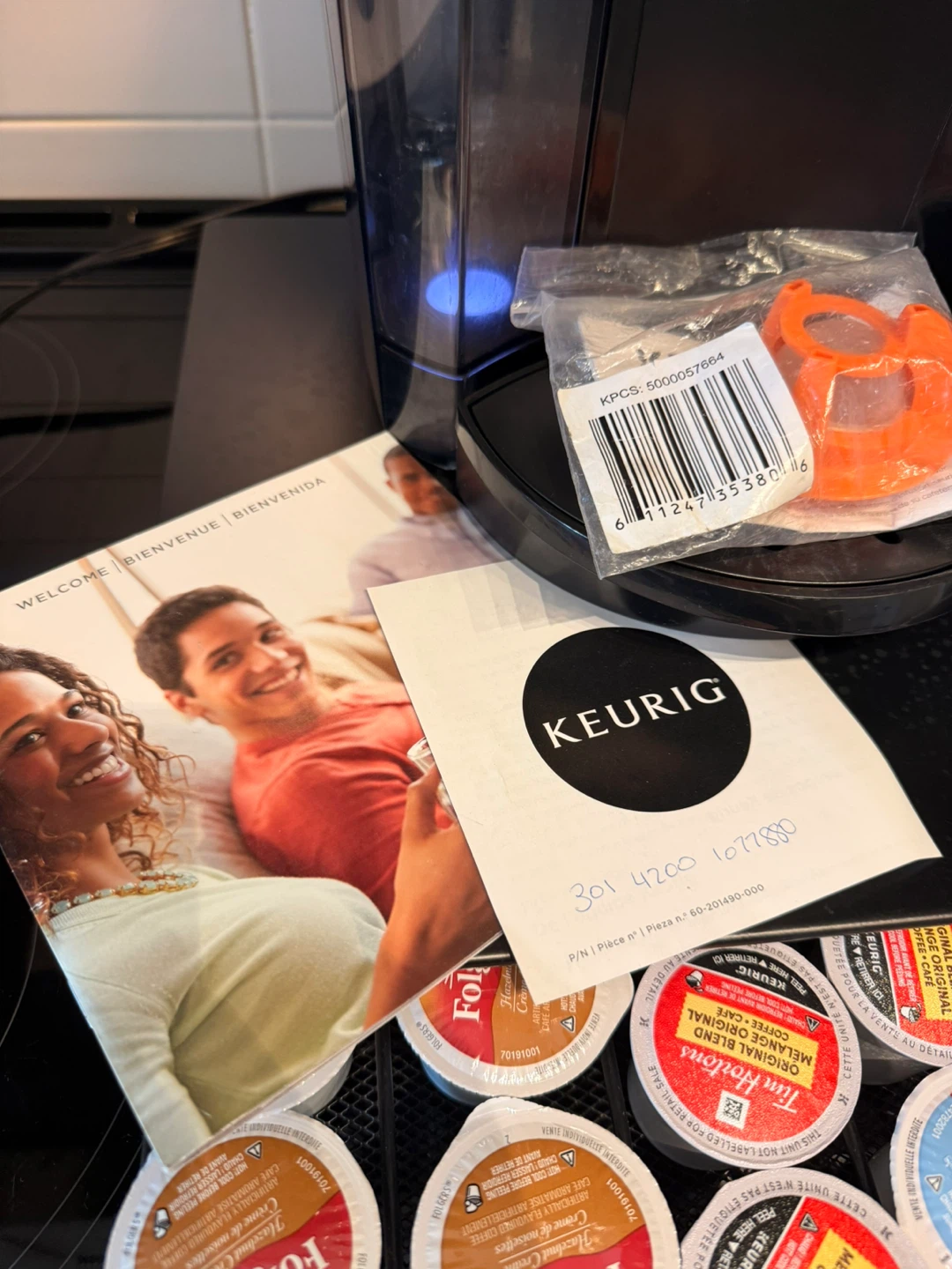 Keurig Coffee Maker - Carafe, K-Cups and tray - photo 2