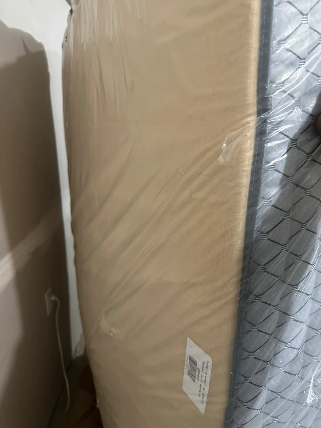 Sealy Posturepedic Queen size Mattress – Like New | No bugs - photo 5