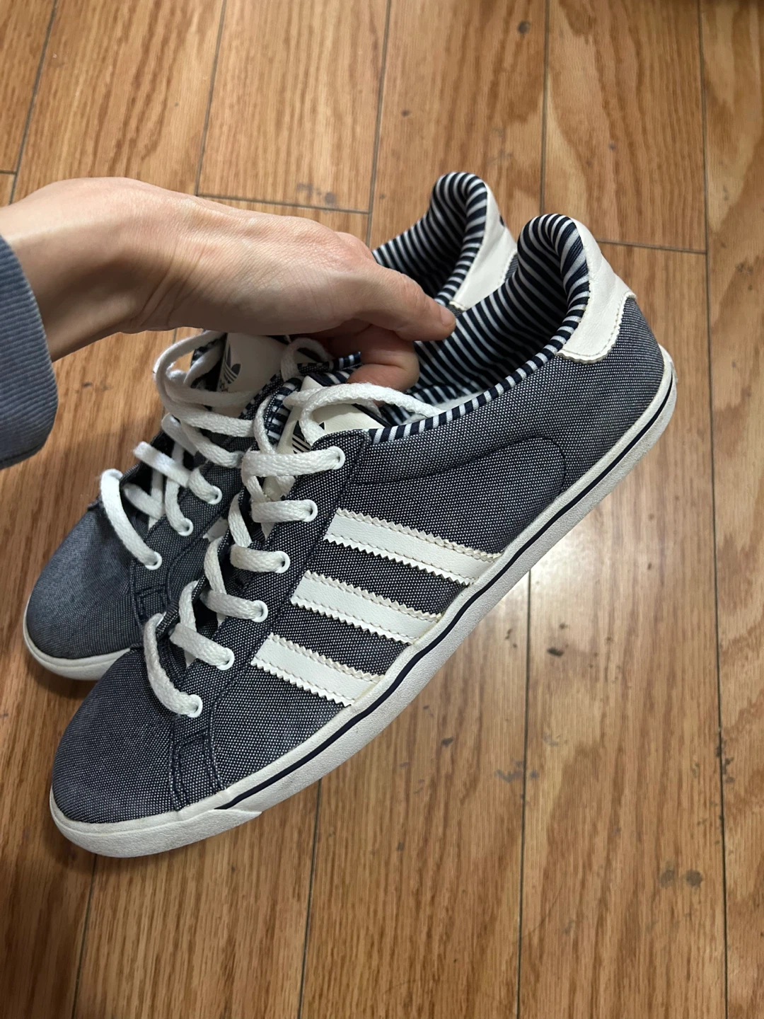 Adidas Women's Sneakers Size 7 - photo 2