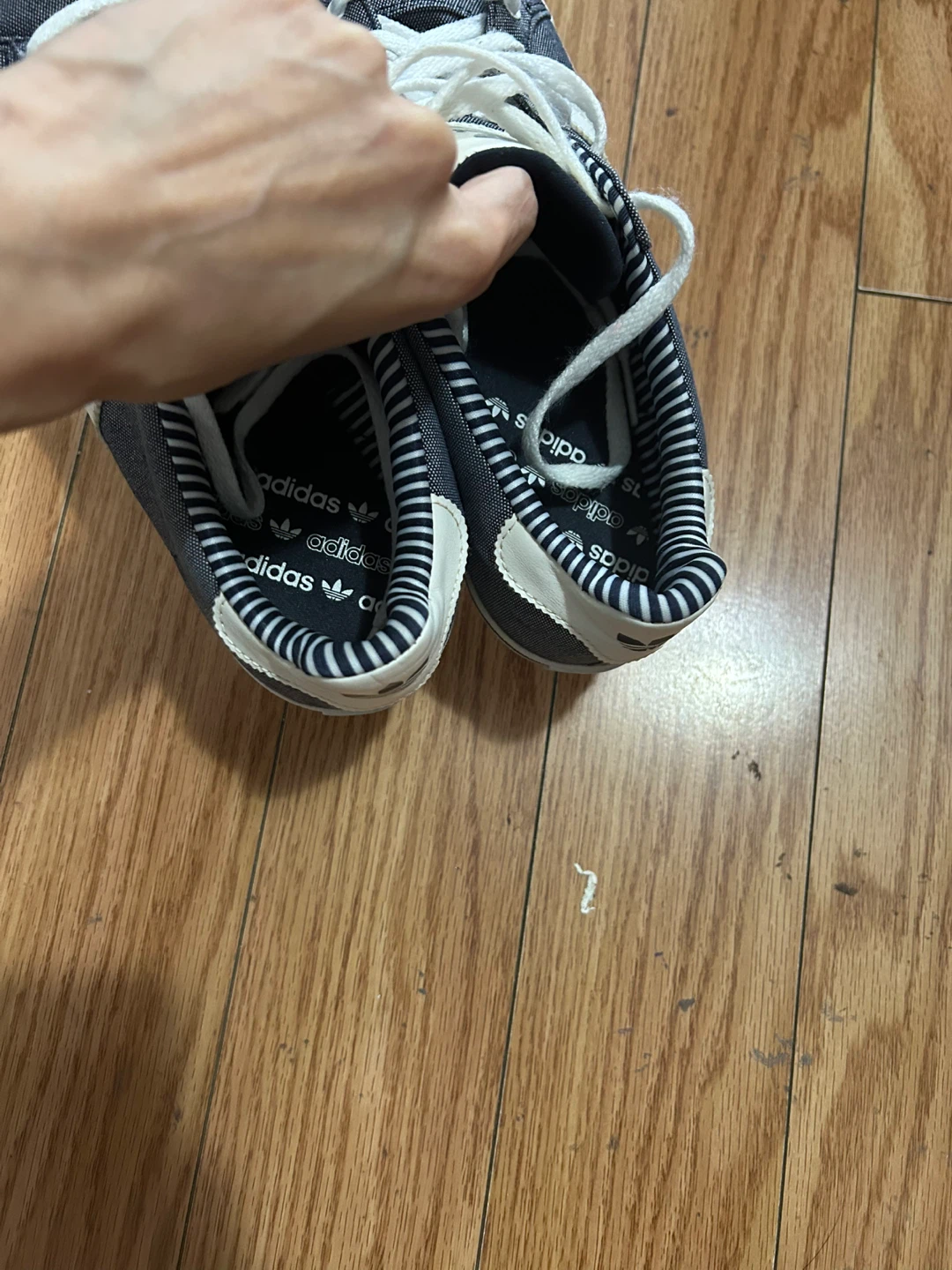 Adidas Women's Sneakers Size 7 - photo 4