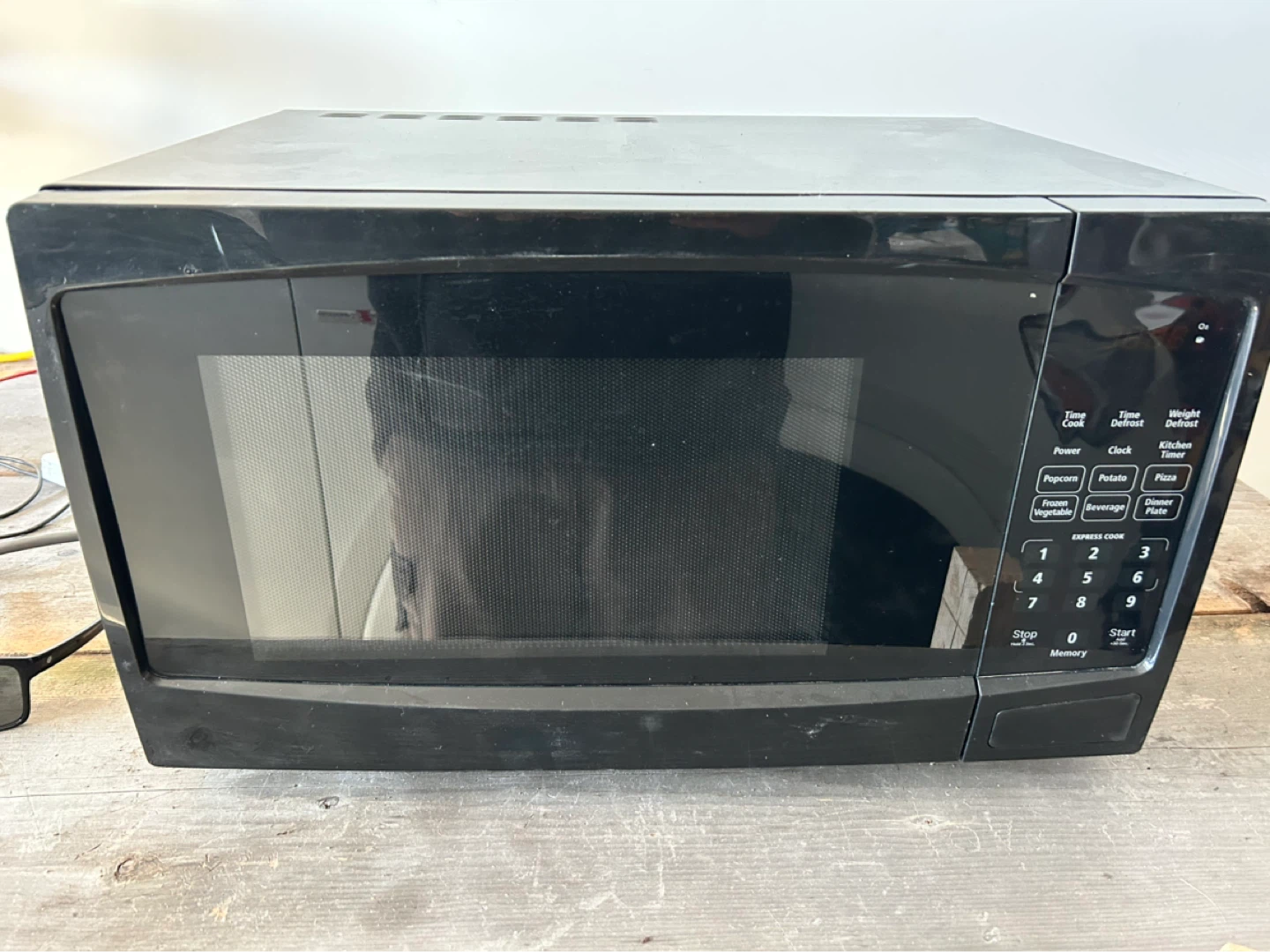 Danby Microwave Oven - Model DBW1120BBB
