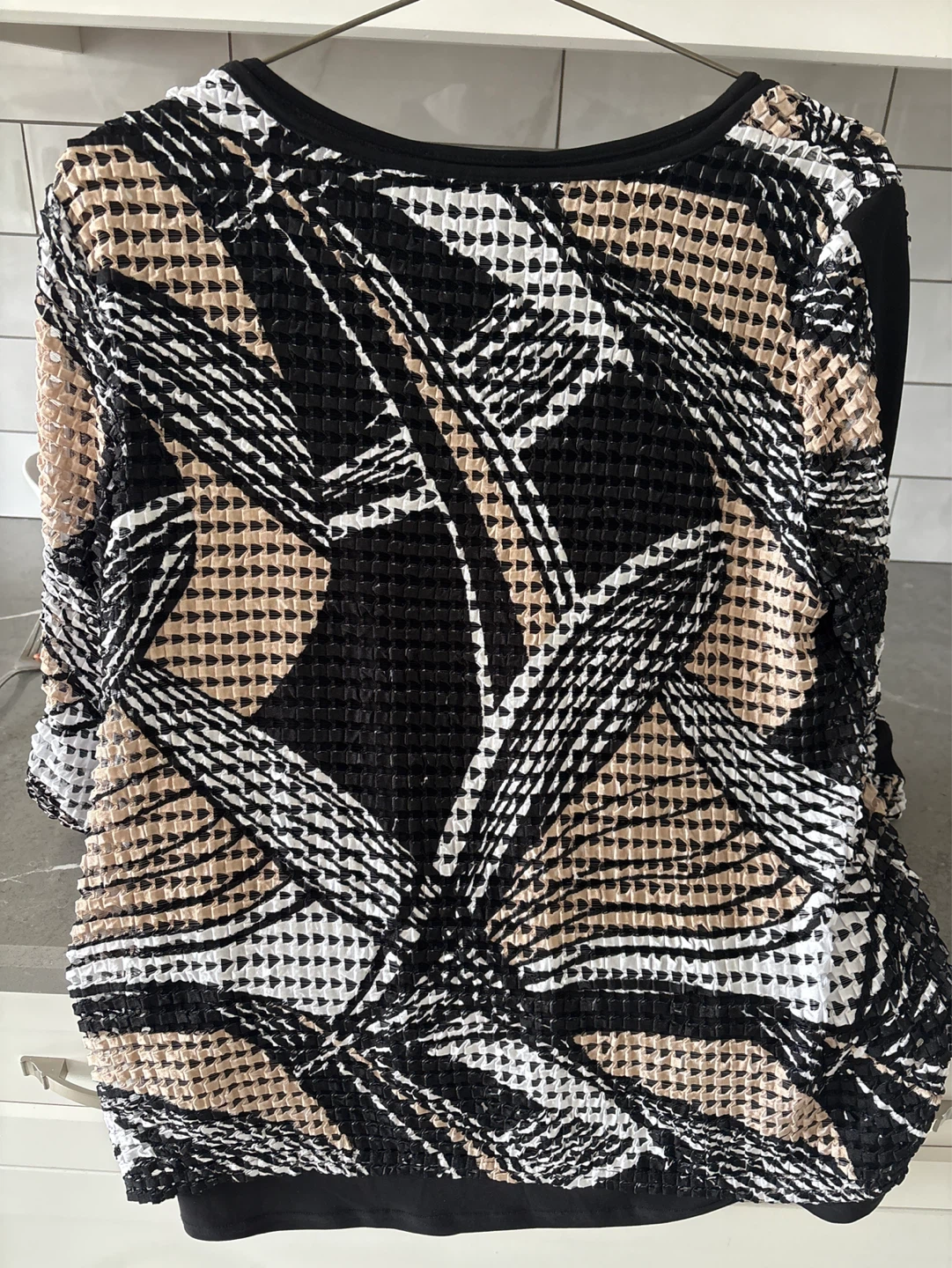 NWT Joseph Ribkoff Patterned Top - Size 10 - photo 3