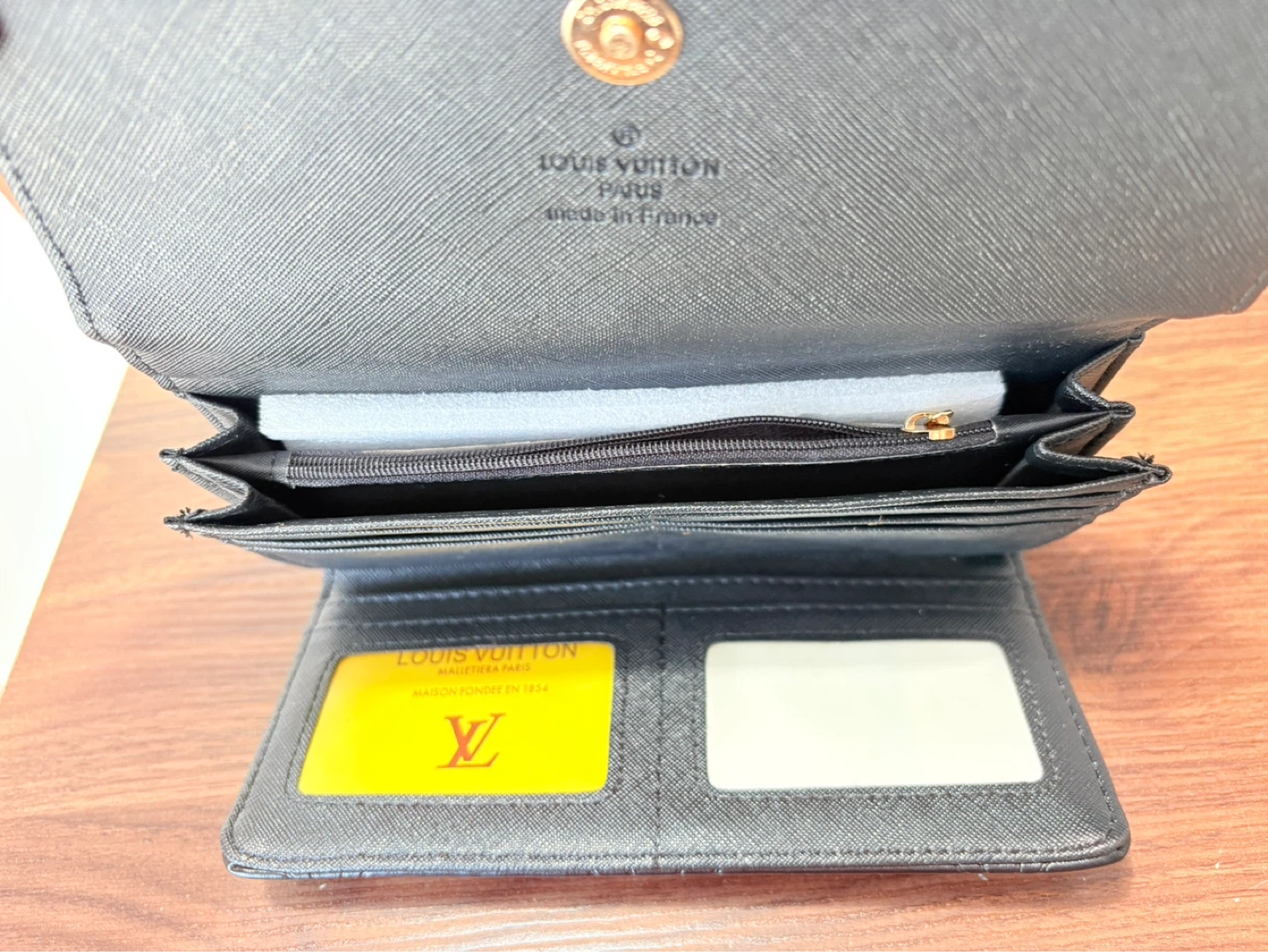 Black long wallet it includes the box - photo 5