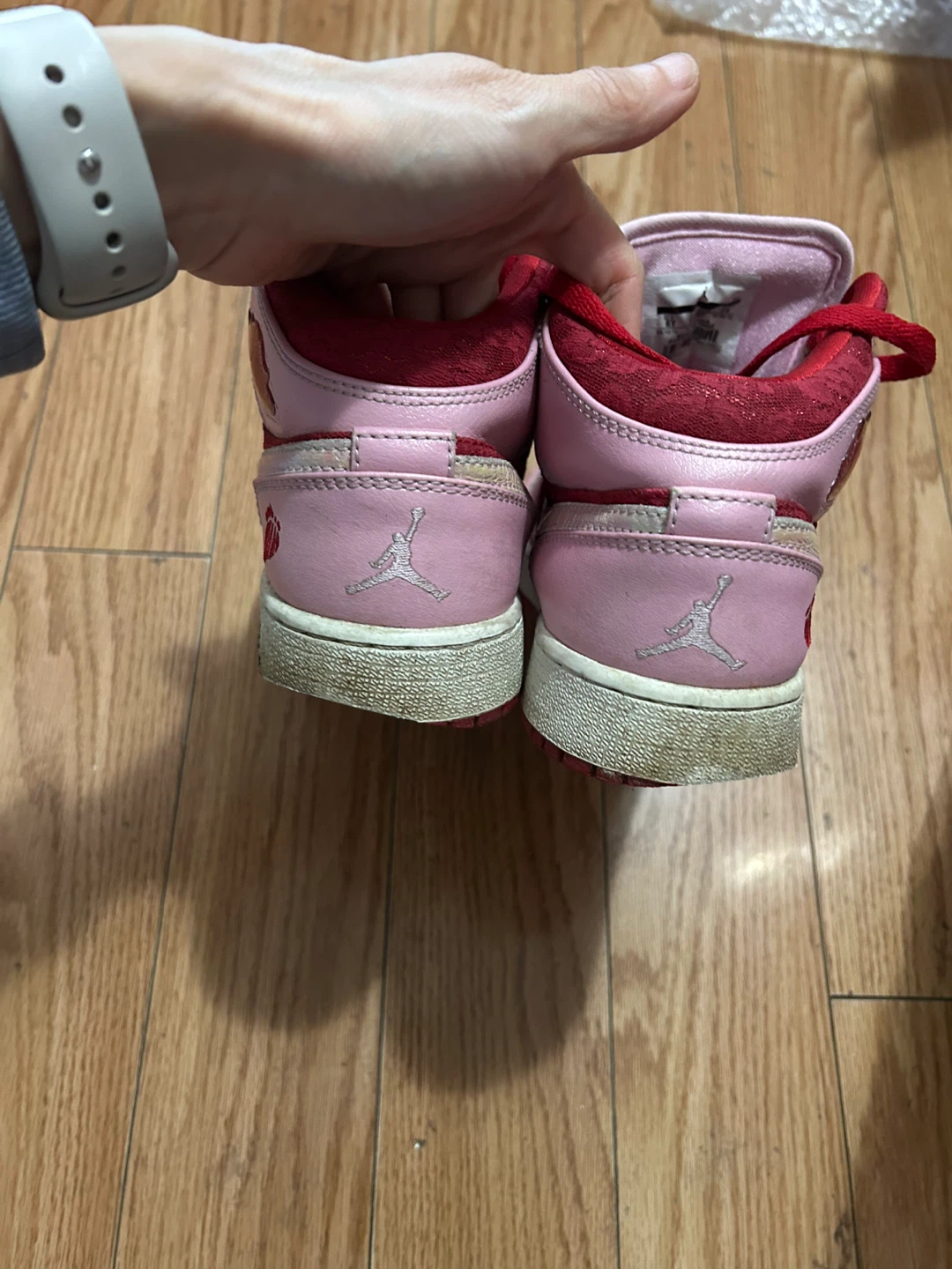 Size 6Y Air Jordan 1 Mid SE (GS) Pink Red - photo 4