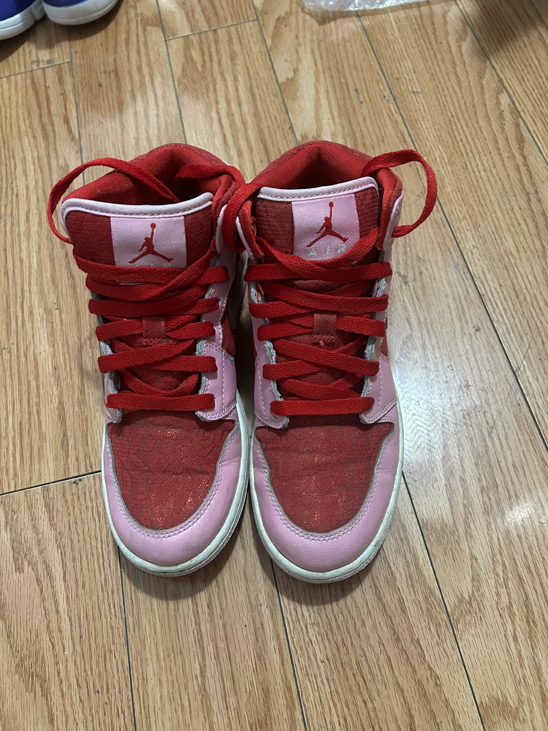 Size 6Y Air Jordan 1 Mid SE (GS) Pink Red - photo 3