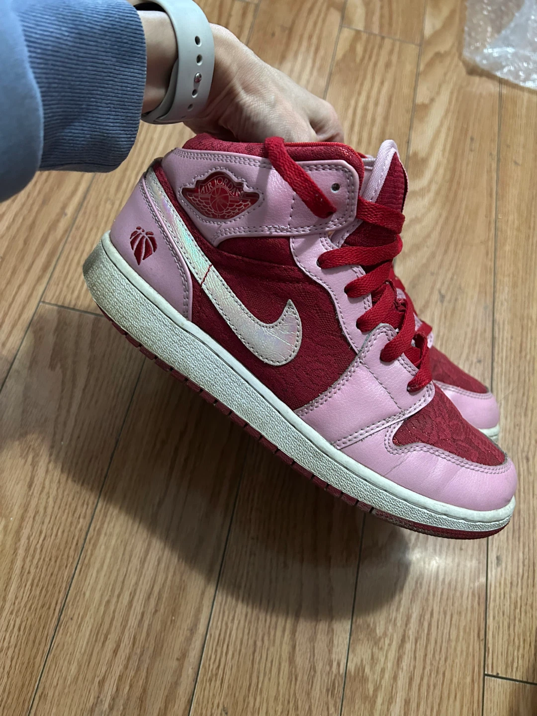 Size 6Y Air Jordan 1 Mid SE (GS) Pink Red
