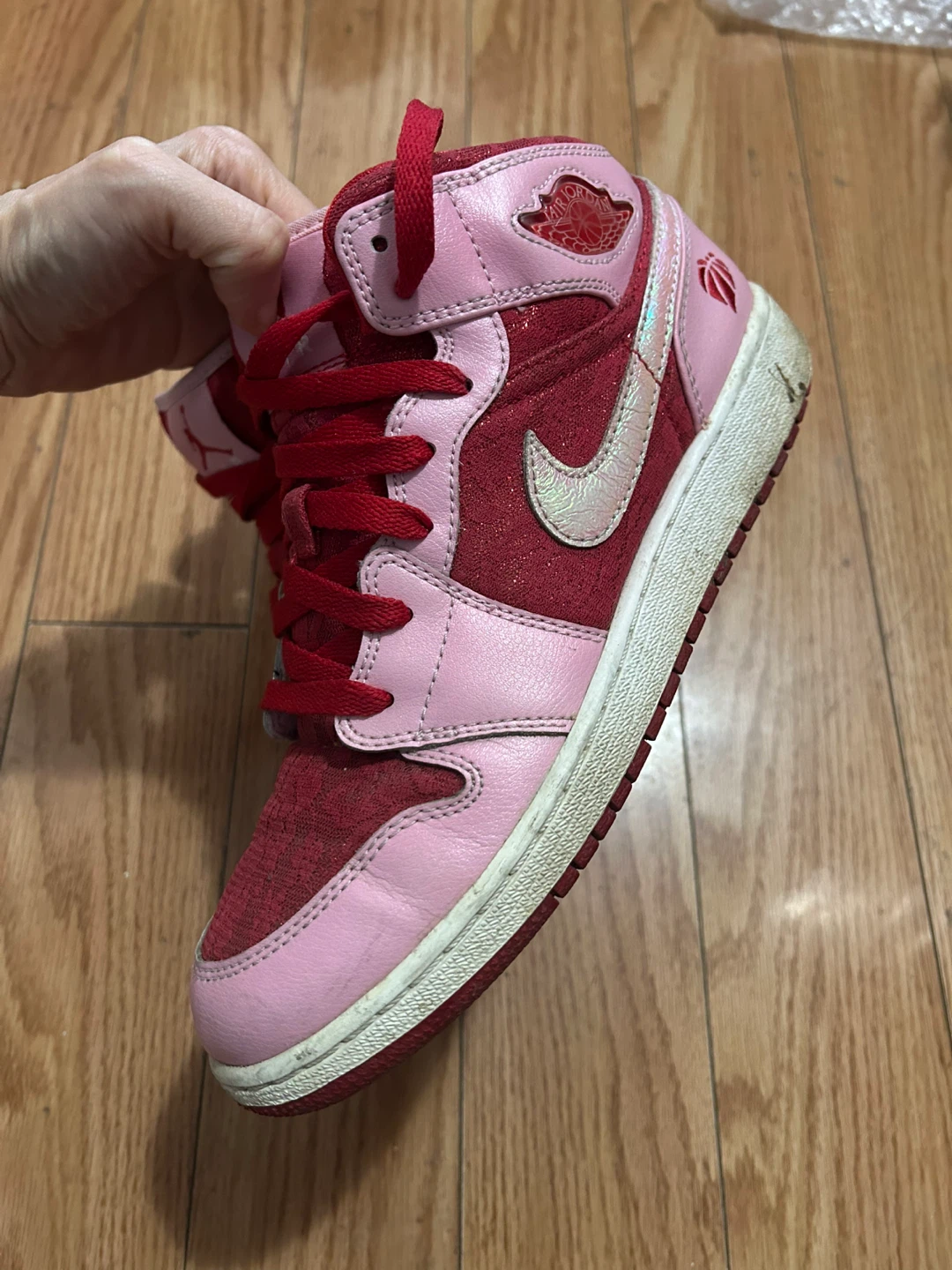 Size 6Y Air Jordan 1 Mid SE (GS) Pink Red - photo 2