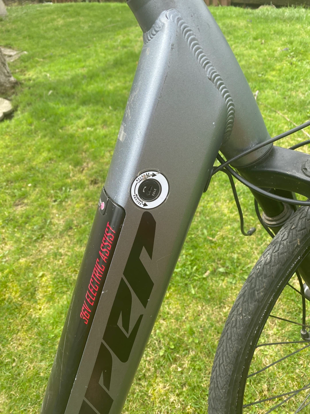 Hyper 36V Electric Assist Bicycle - photo 2