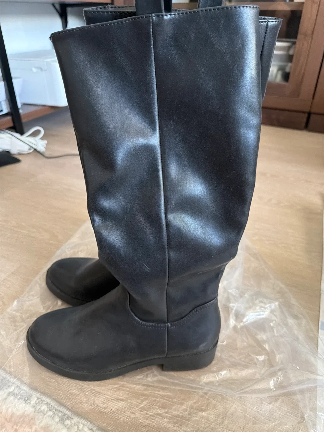 Black Knee-High Boots Size 8.5 - photo 4