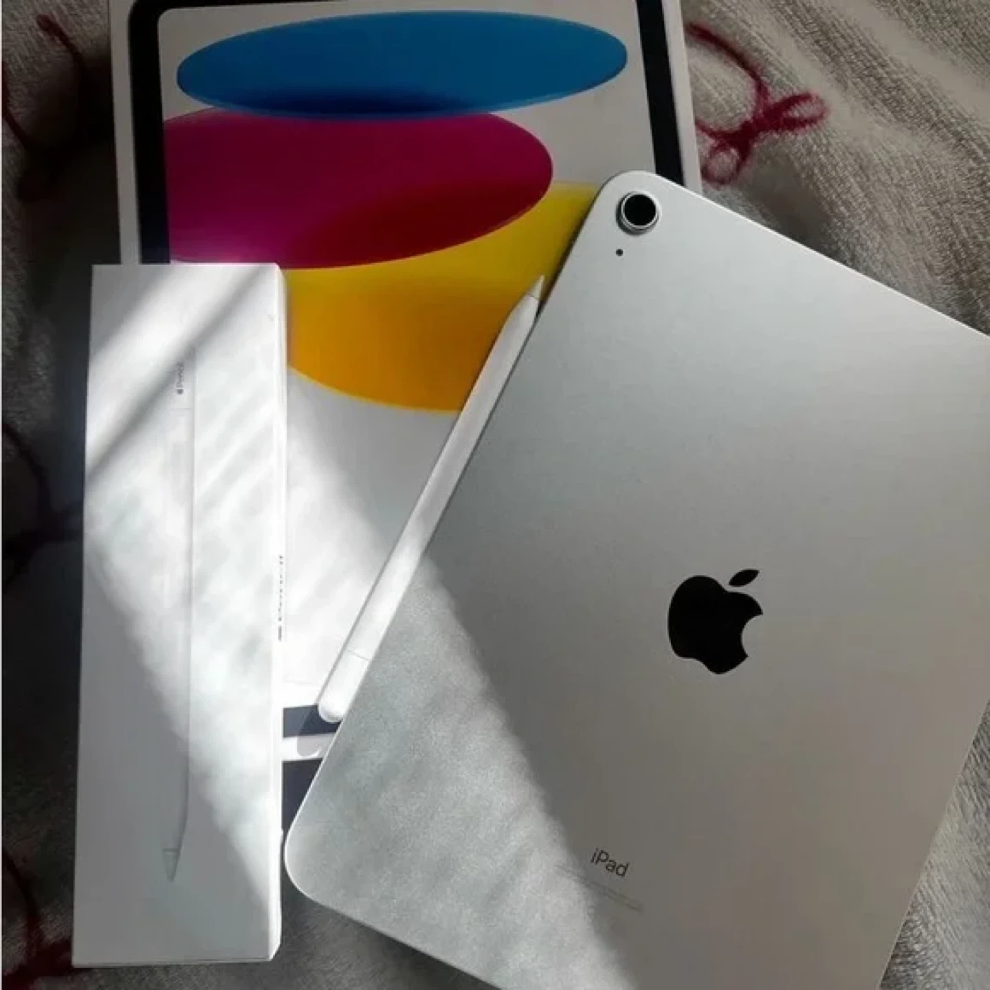 Apple iPad 10th Gen - photo 2