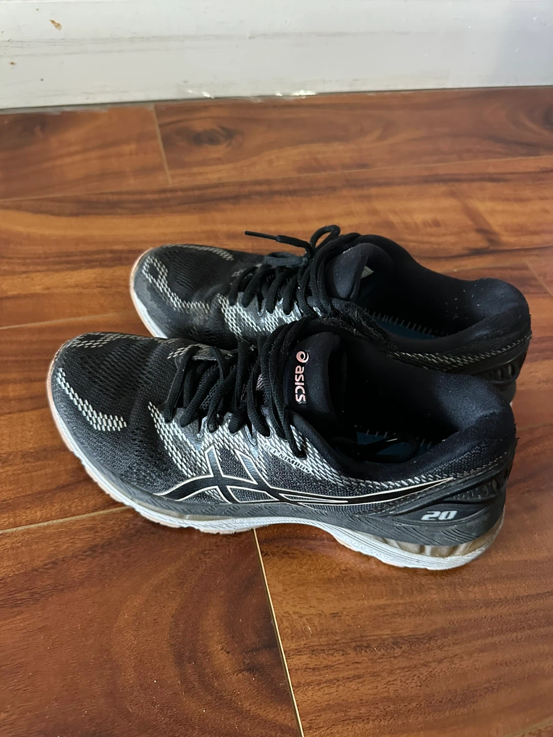 Women size 9 ASICS Gel-Nimbus 20 Running Shoes