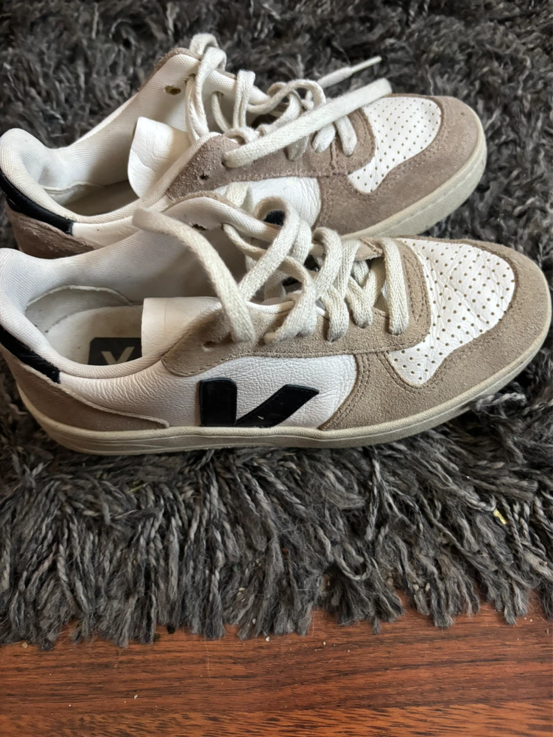 Veja V-10 Sneakers, size 5 - photo 2