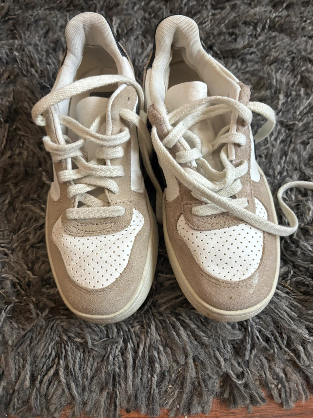 Veja V-10 Sneakers, size 5 - photo 3