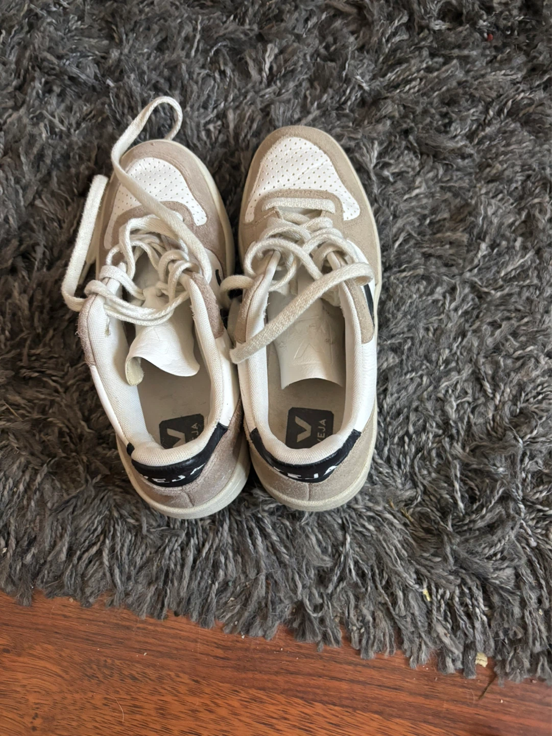 Veja V-10 Sneakers, size 5