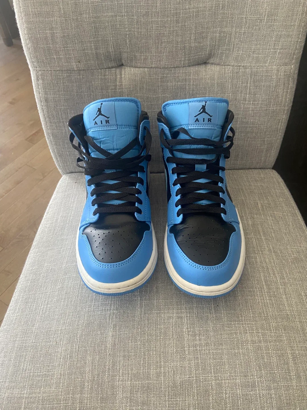 Jordan 1 - University Blue Black White size 8.5