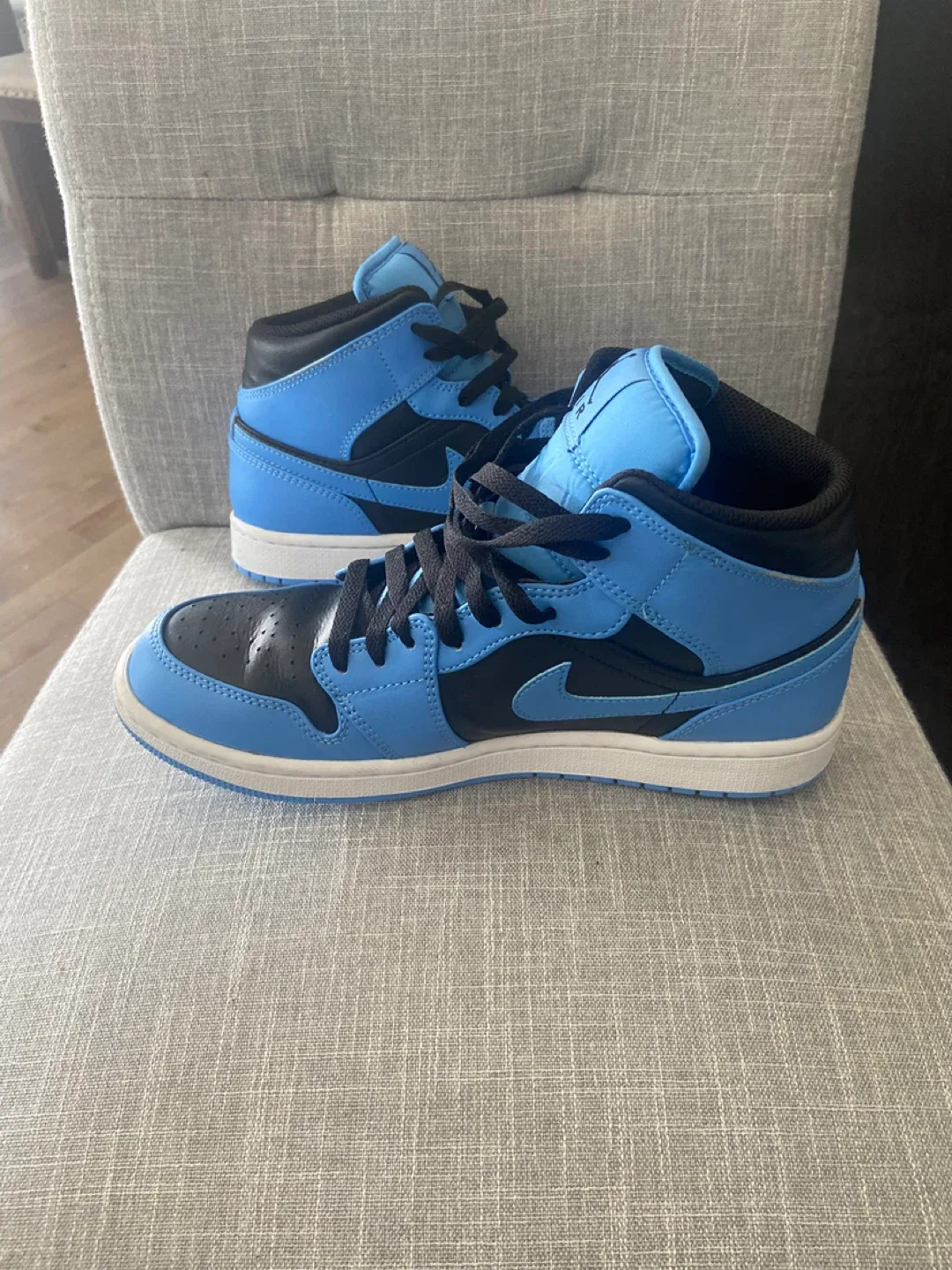 Jordan 1 - University Blue Black White size 8.5 - photo 3
