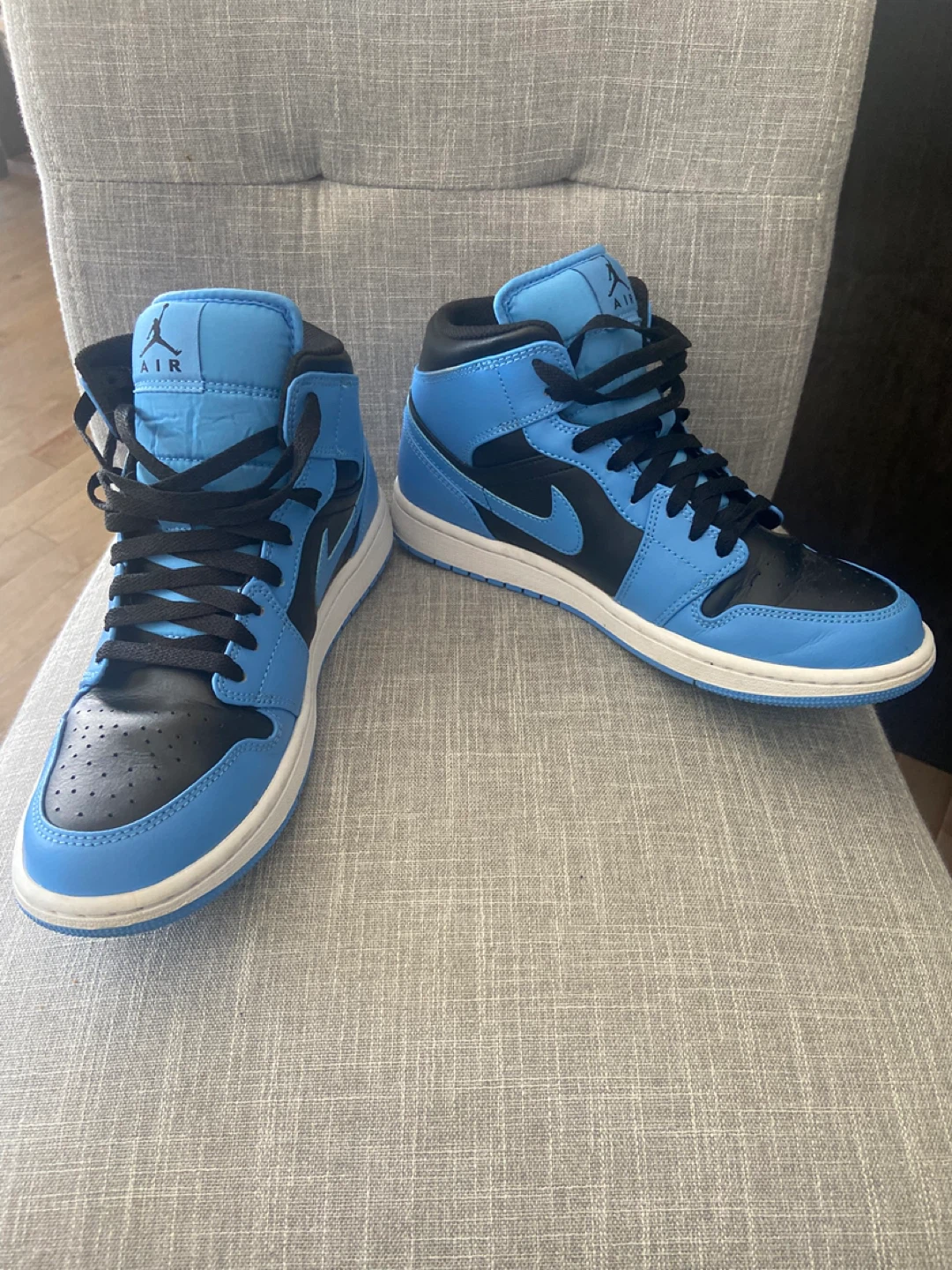Jordan 1 - University Blue Black White size 8.5 - photo 2