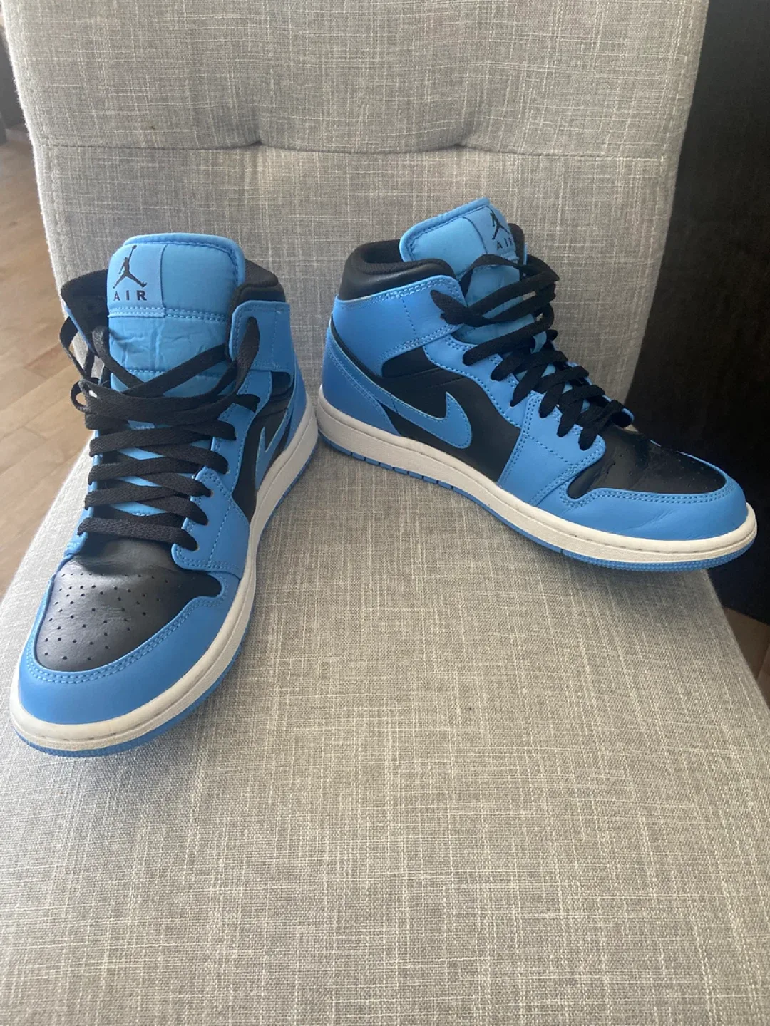 Jordan 1 - University Blue Black White size 8.5 - photo 2
