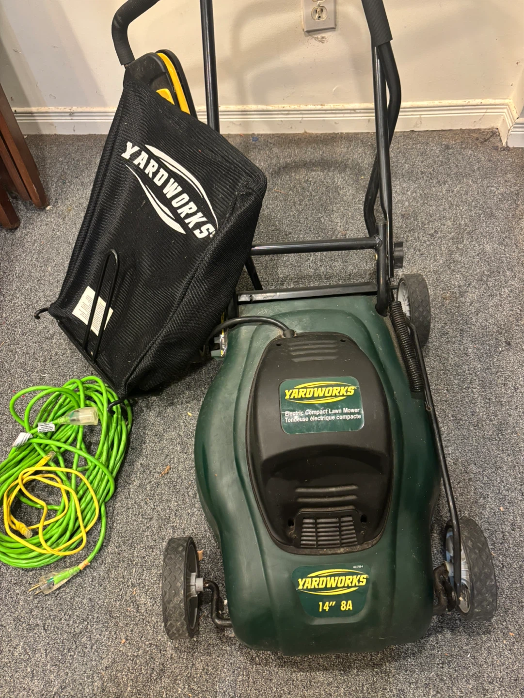 Yardworks Electric Compact Lawn Mower 14" 8A - photo 3