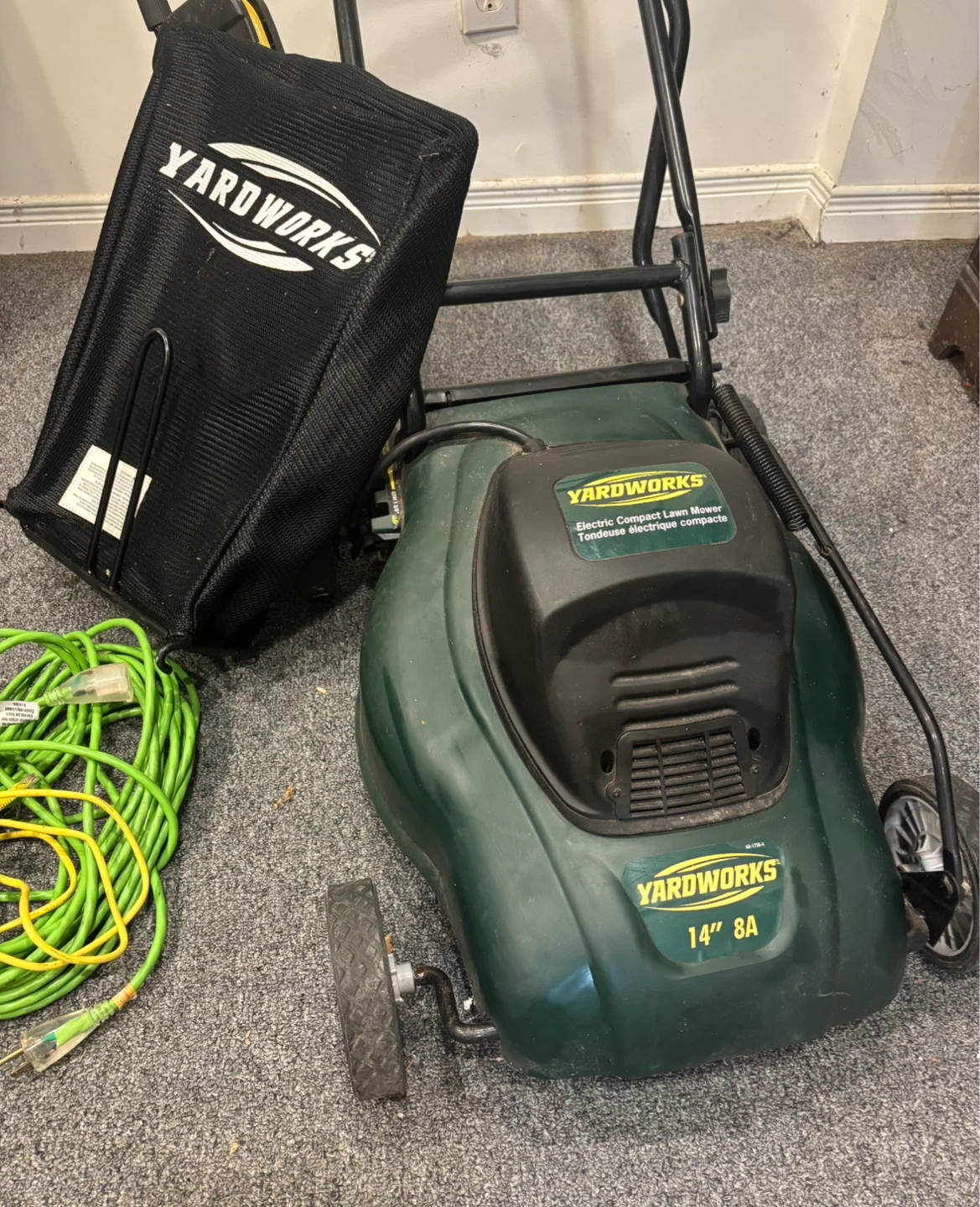 Yardworks Electric Compact Lawn Mower 14" 8A - photo 2