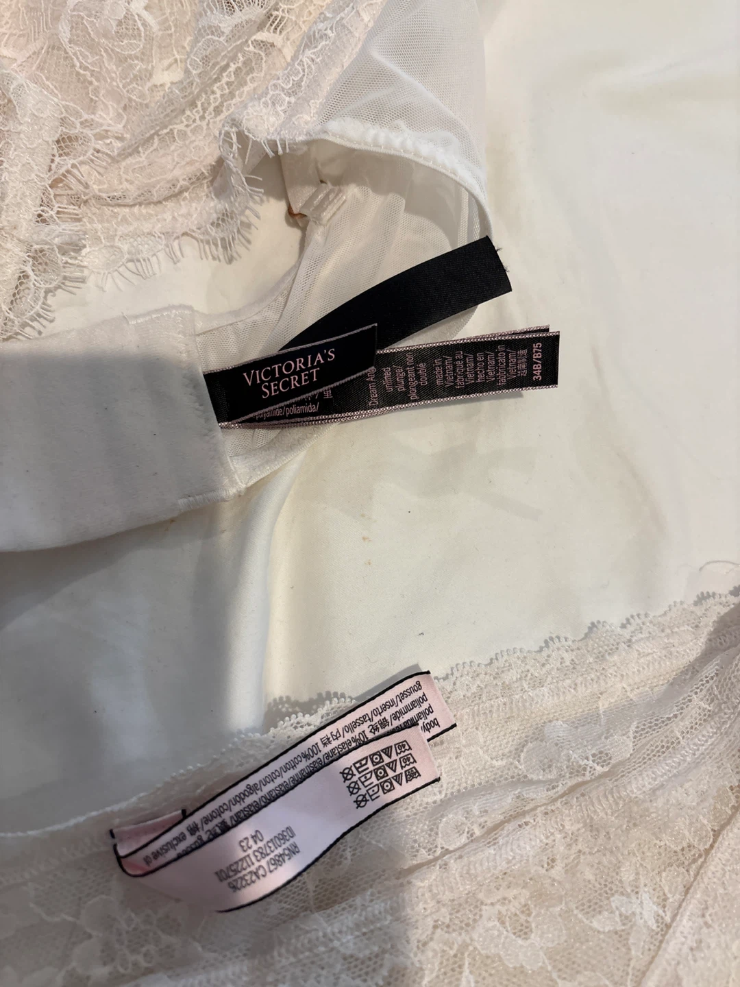 Victoria's Secret Lace Bra & Panty Set - Size S/P/CH 68A - photo 2