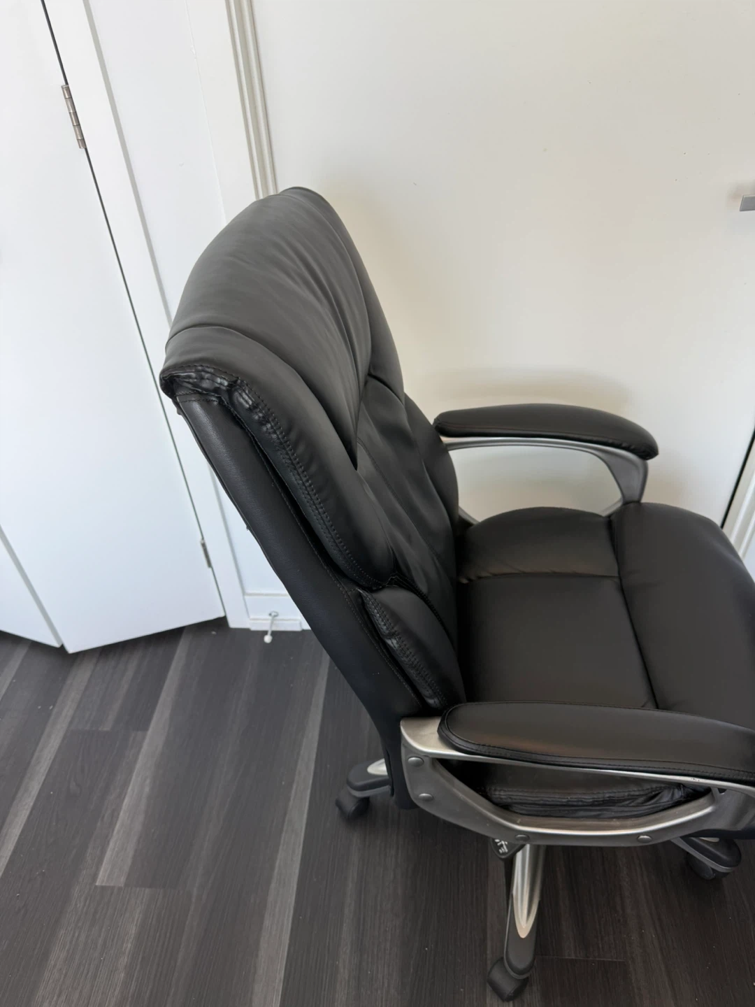 Faux Leather Executive office swivel Chair - photo 3