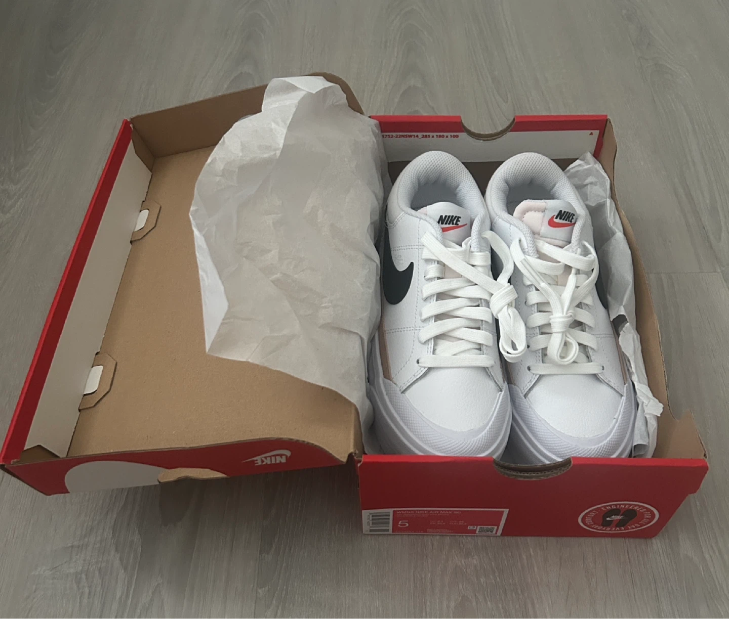 Brand New Nike Shoes (women size 5) - photo 4