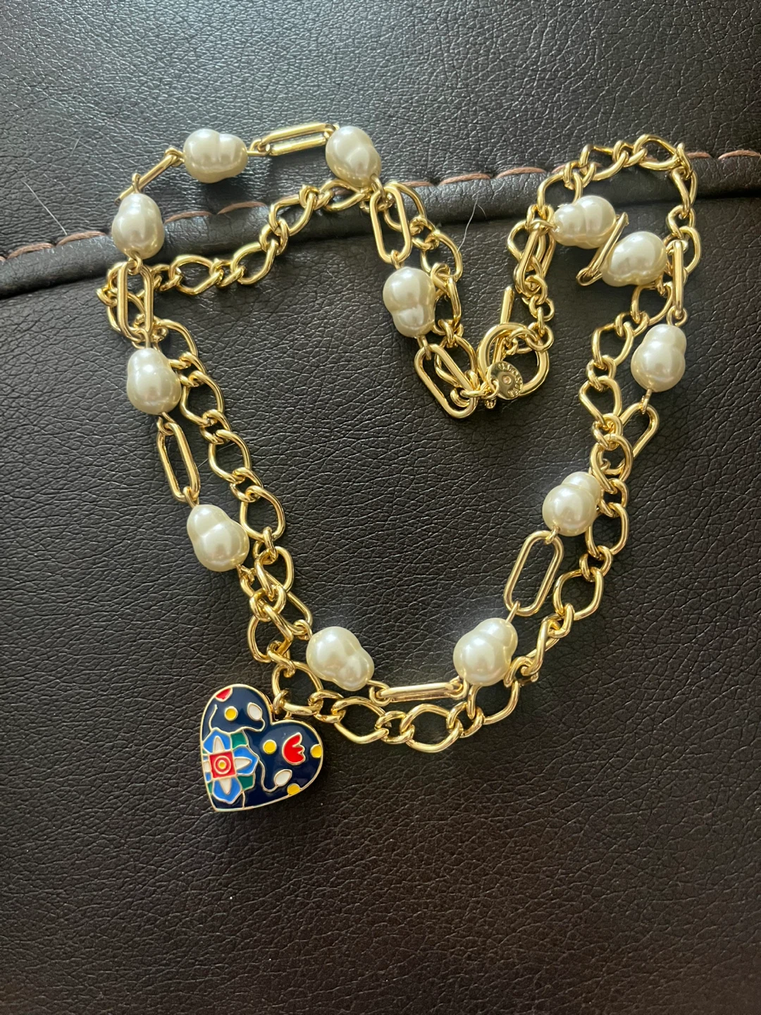 Gold-tone necklace with pearls and enamel heart pendant