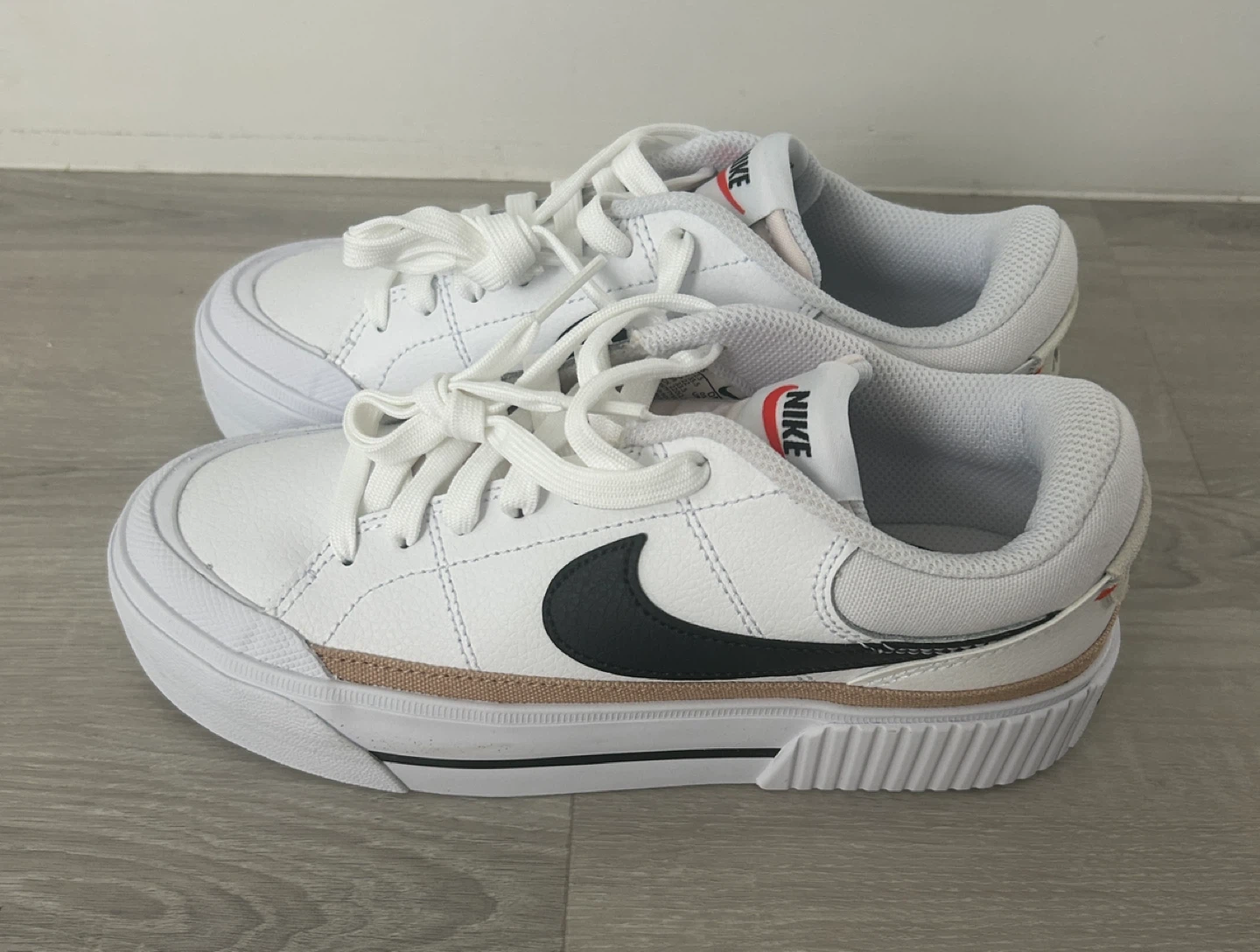 Brand New Nike Shoes (women size 5) - photo 2