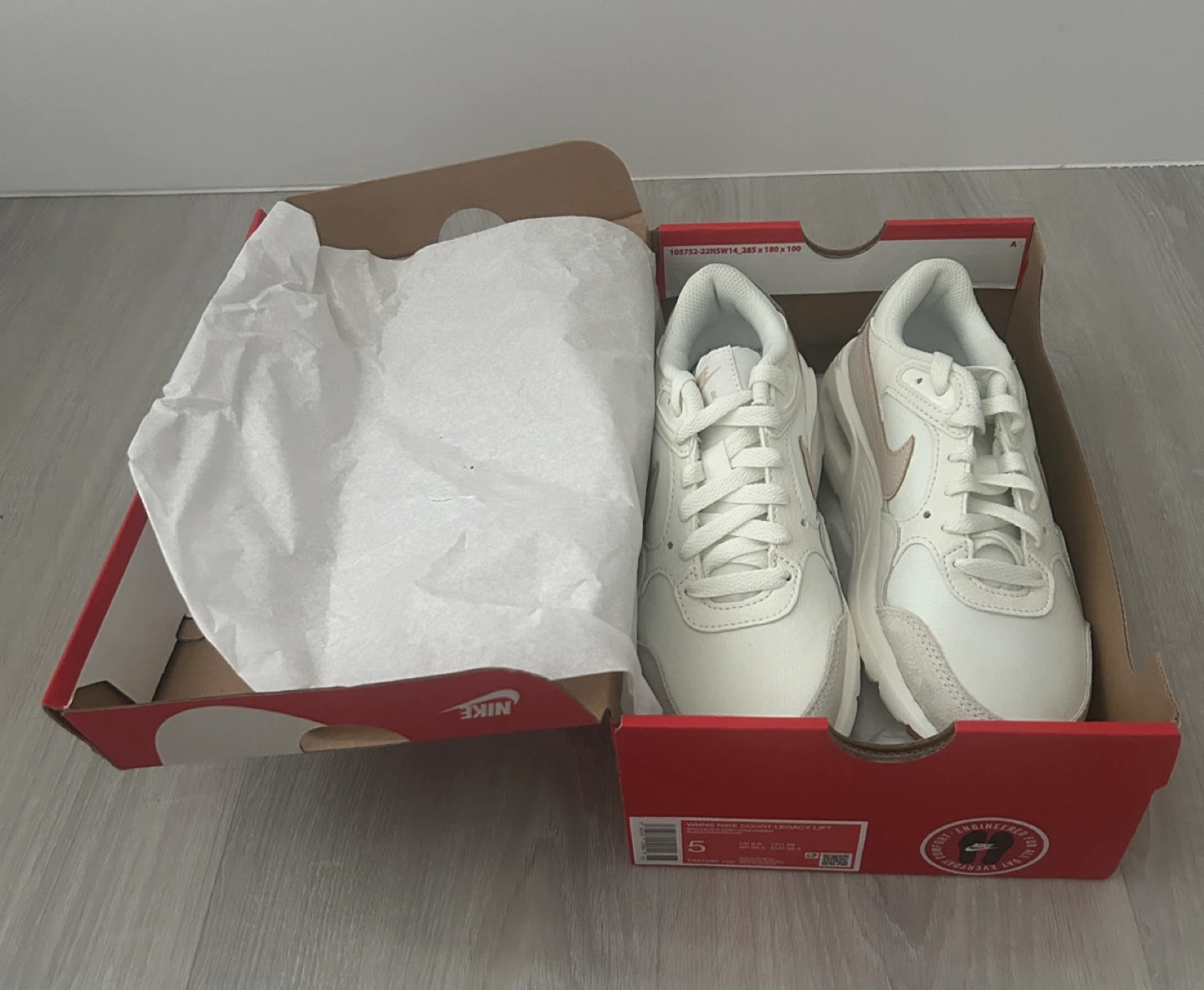 Brand New Nike Shoes (women size 5) - photo 4