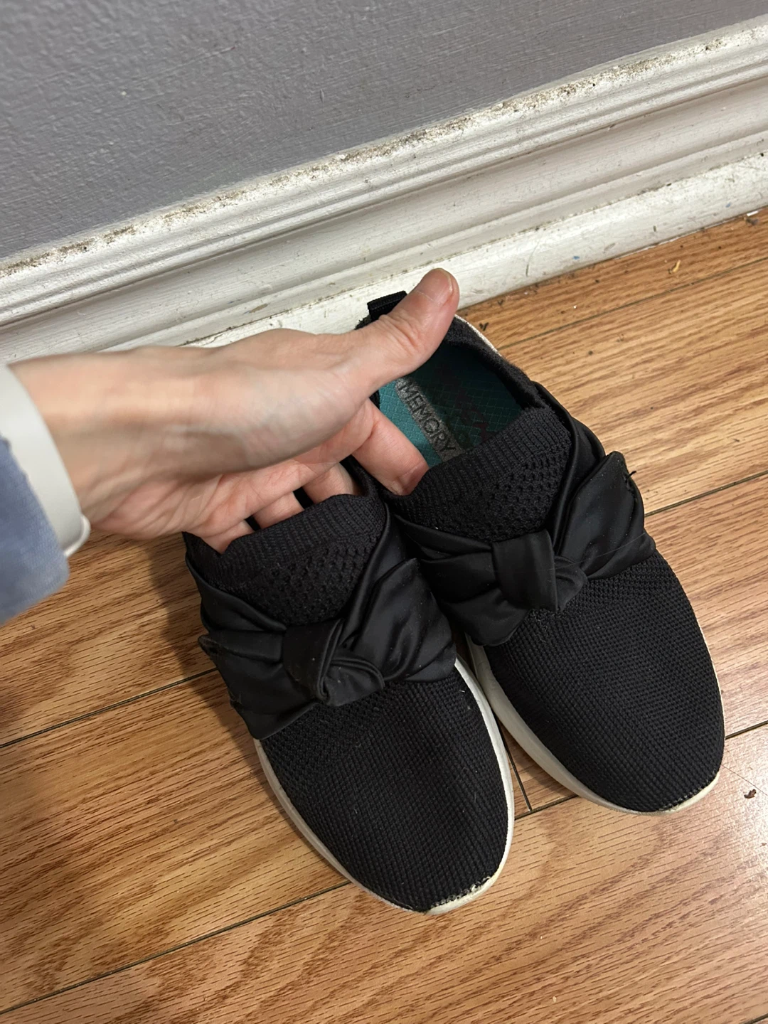 Size 12.5 Kids Girls Skechers Black Slip-On Sneakers with Bow