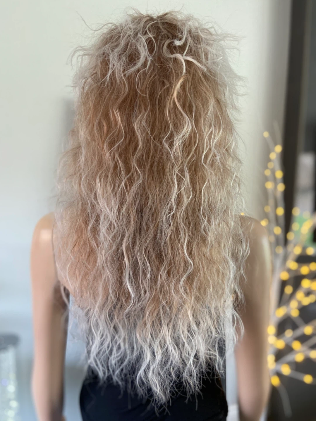 NWOT: 16” Voluminous Wavy Blonde 80s 70s Mullet Wig - photo 5