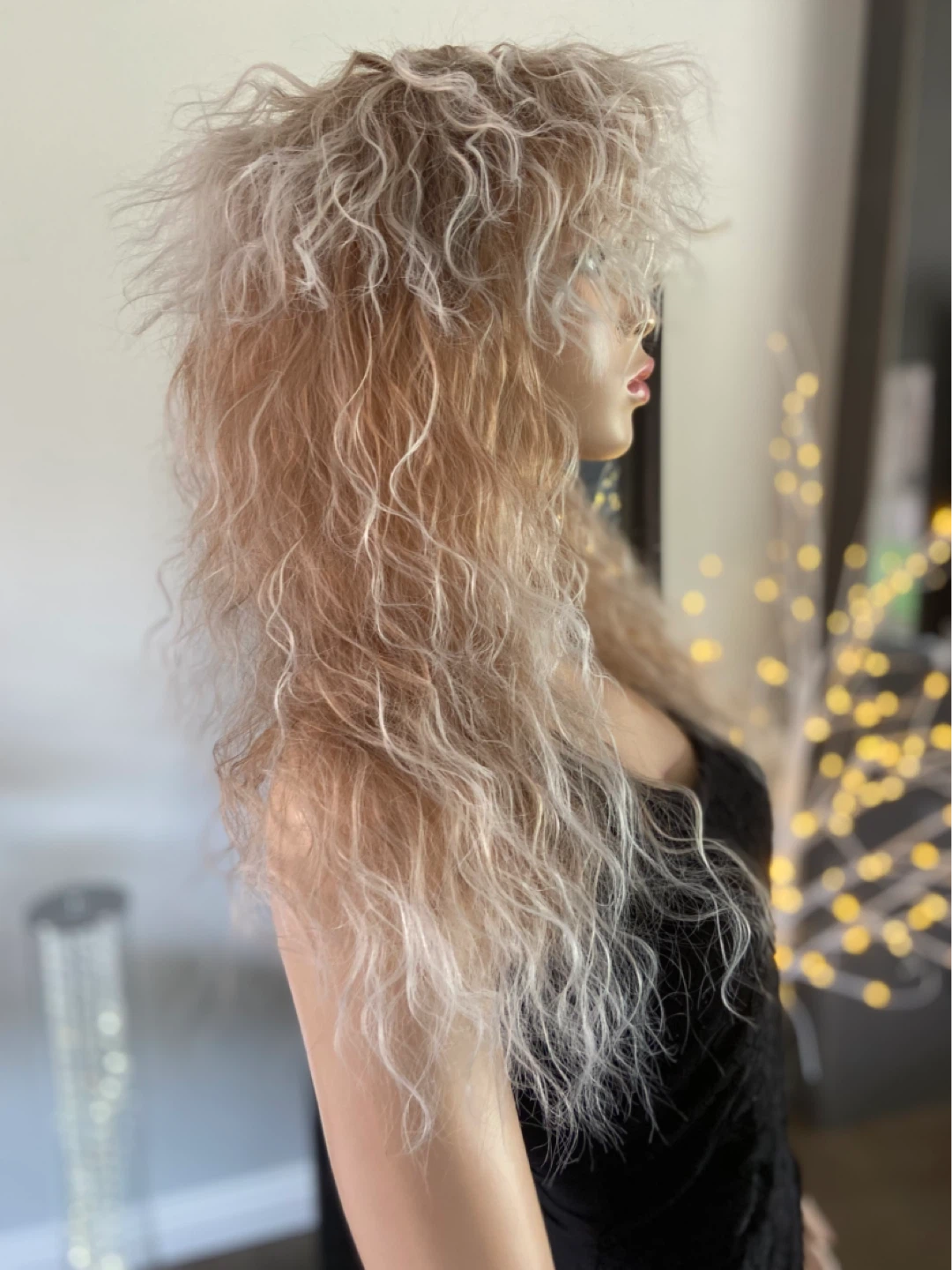 NWOT: 16” Voluminous Wavy Blonde 80s 70s Mullet Wig - photo 4