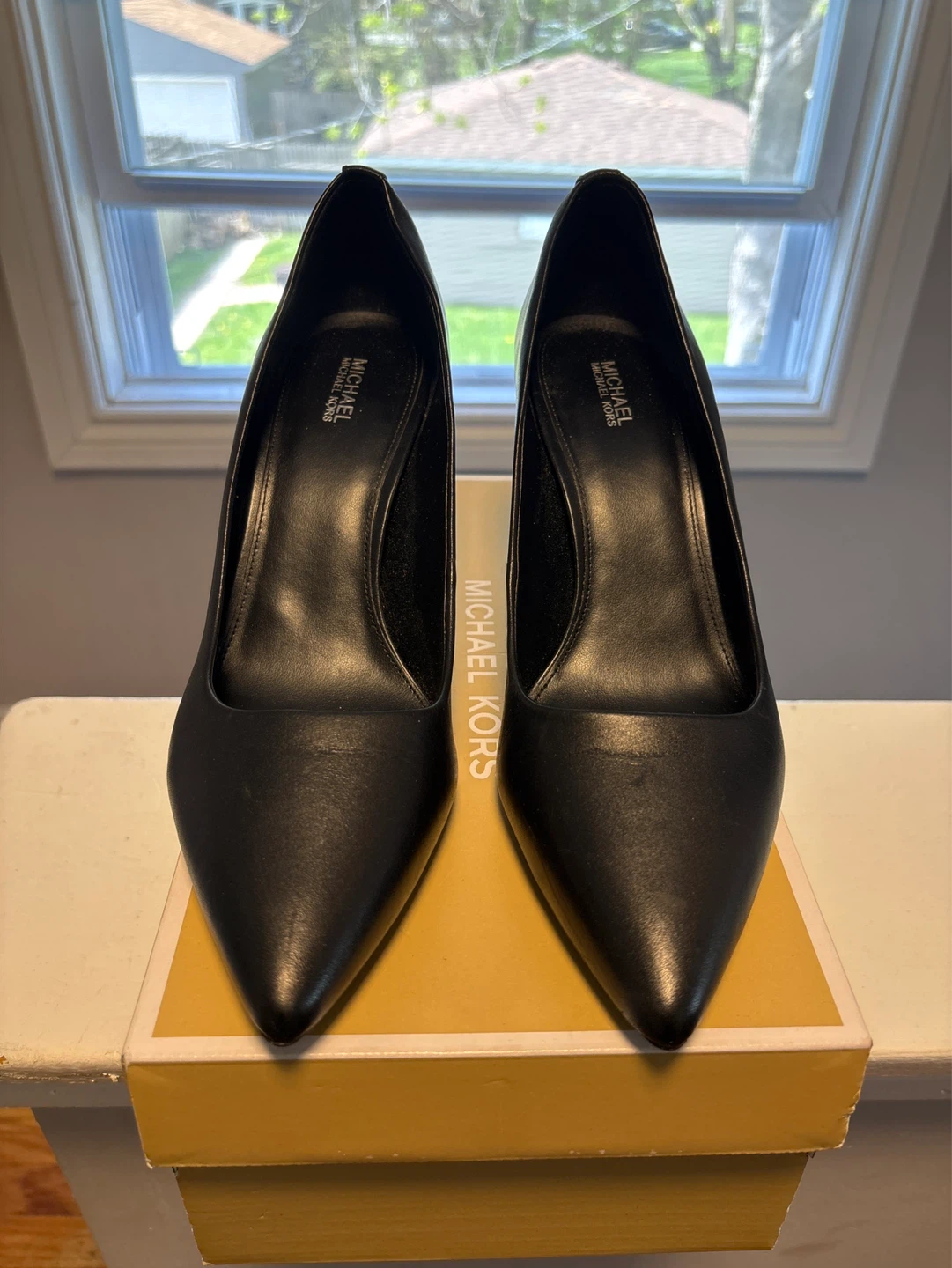 Michael Kors Dorothy Pump Black Leather Heels US 10