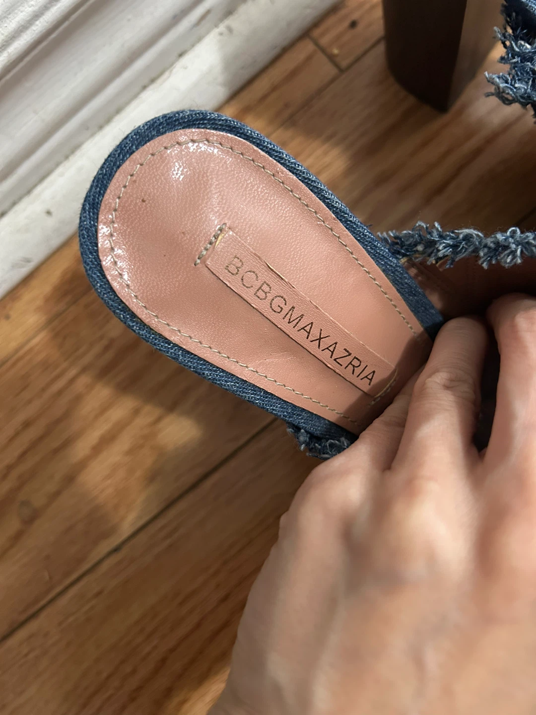 Size 6 BCBGMAXAZRIA Denim Mules Heels - photo 4