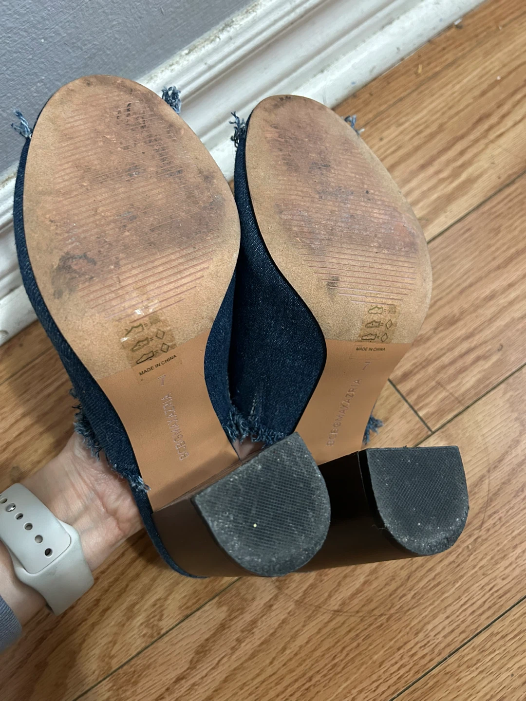 Size 6 BCBGMAXAZRIA Denim Mules Heels - photo 5