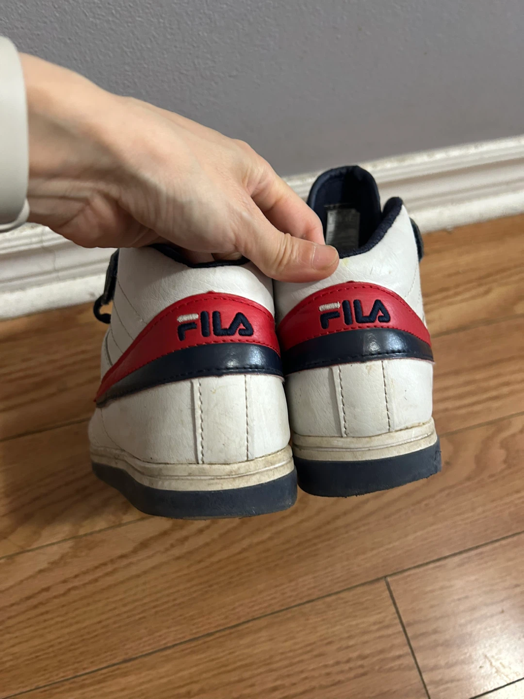 Size 5.5 Kids Fila High-Top Sneakers - photo 4