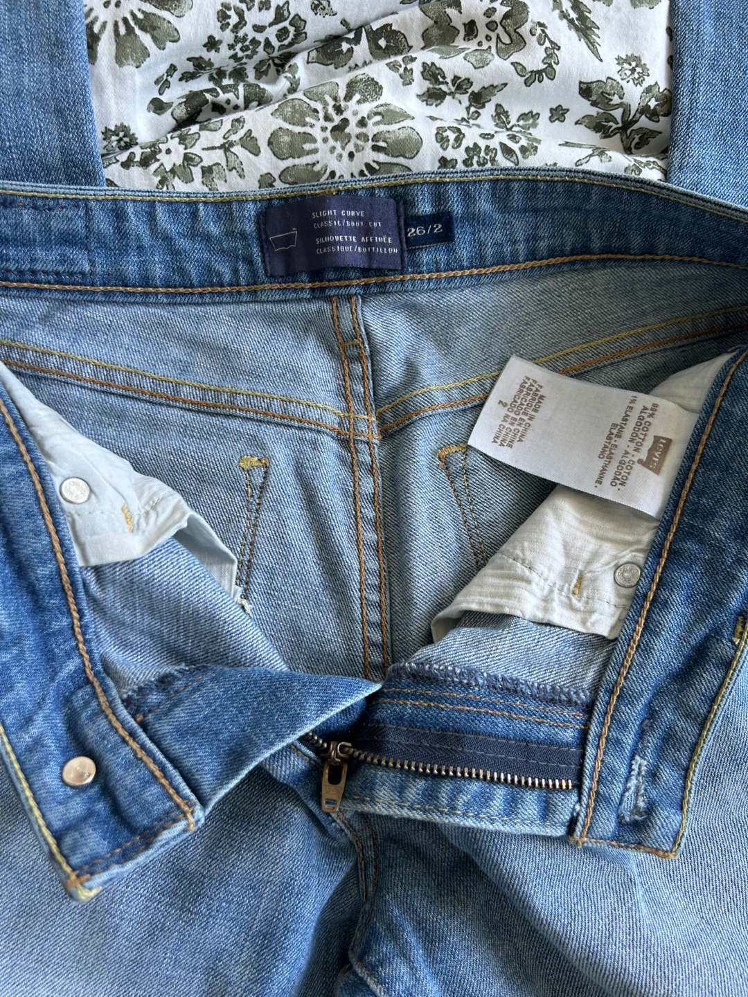 Levi’s Light Wash Classic Boot Cut Jeans 26/2 - photo 5