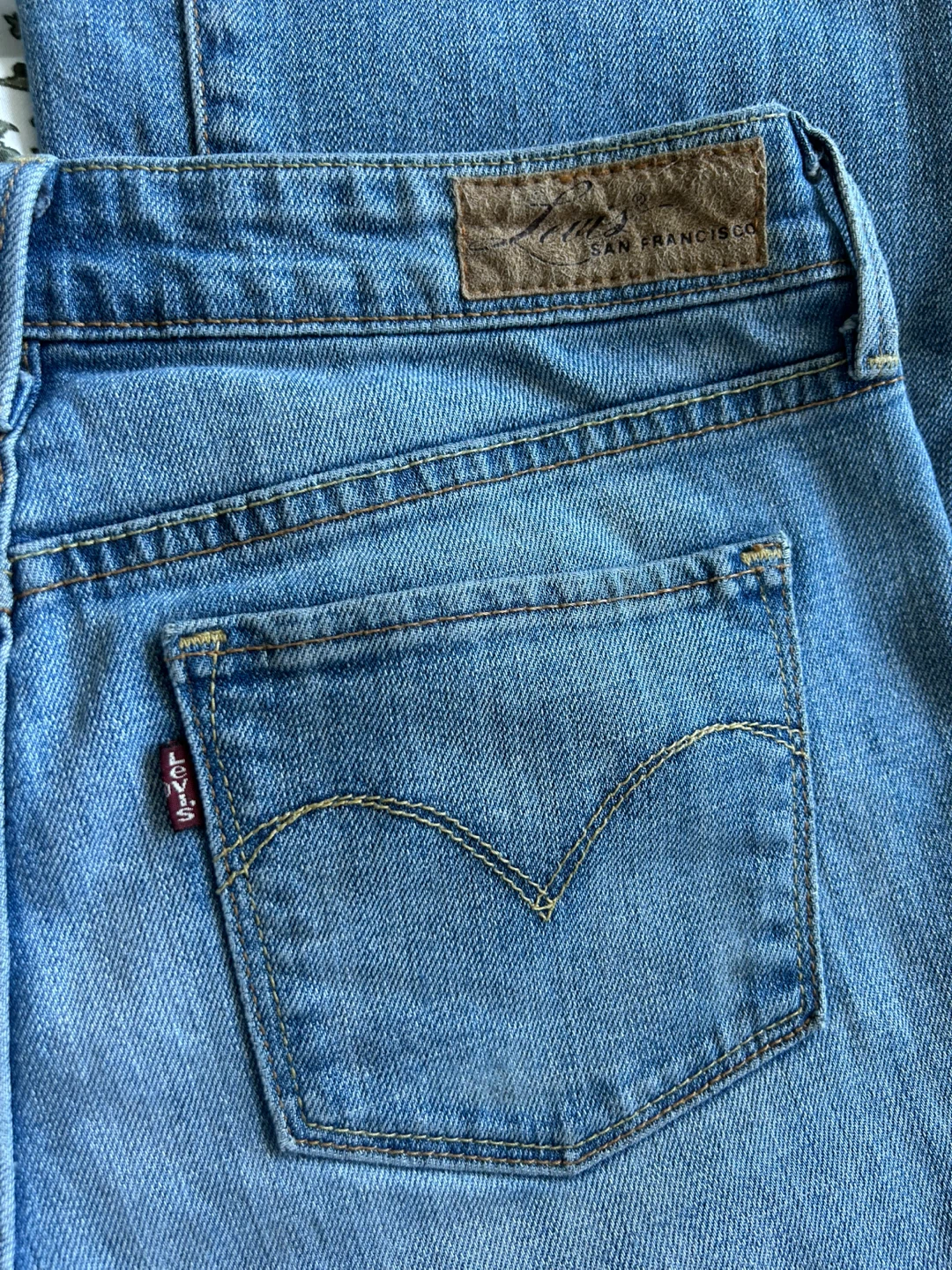 Levi’s Light Wash Classic Boot Cut Jeans 26/2 - photo 4
