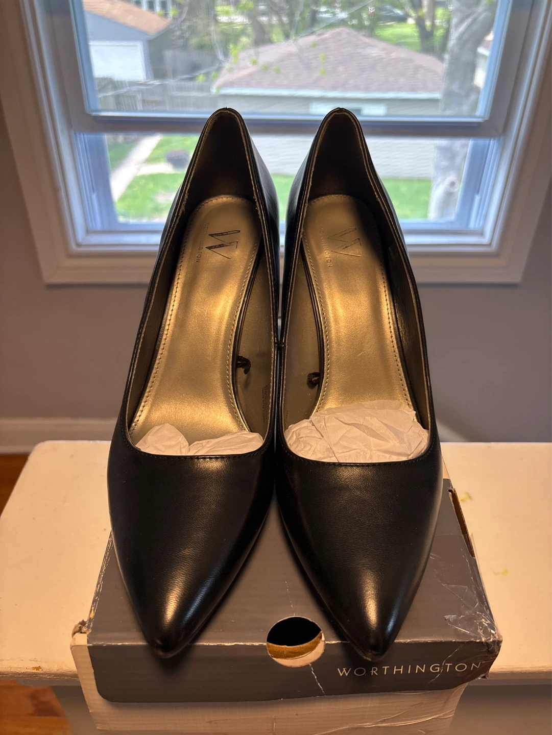 Worthington Black Leather Pointed Toe Heels Size 7.5