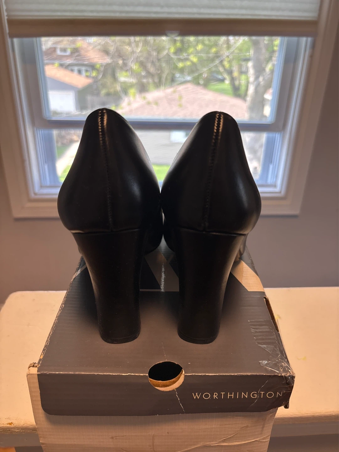Worthington Black Leather Pointed Toe Heels Size 7.5 - photo 3