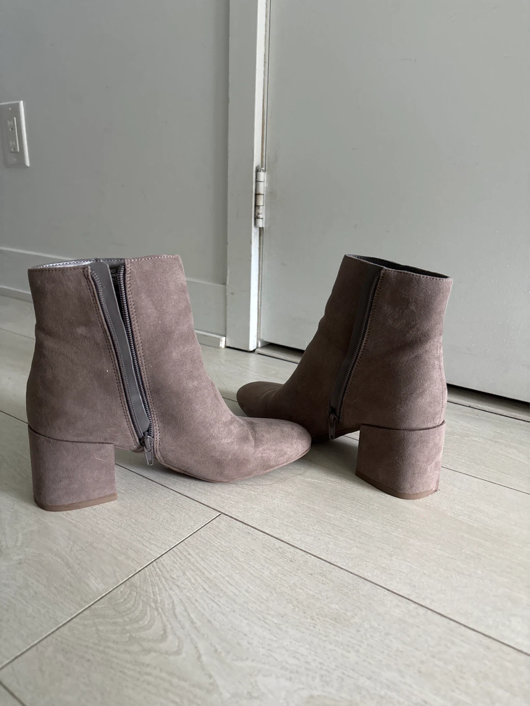 Women's Boots - Size 8 - photo 2
