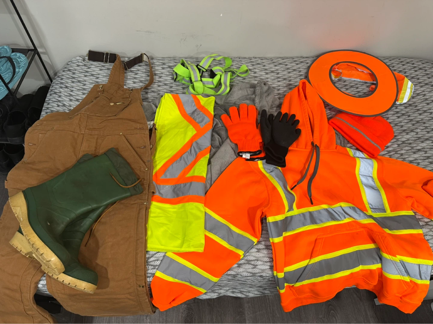 Workwear - Overalls, High-Vis Jacket, Boots, Gloves & More - photo 2
